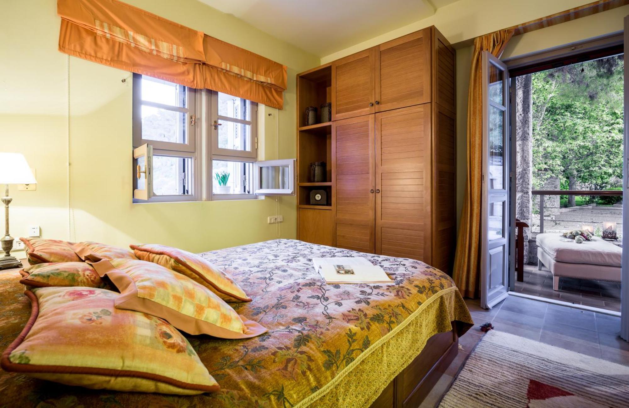 Elia Junior Suite In Epidavros With Shared Pool Nea Epidhavros Bagian luar foto